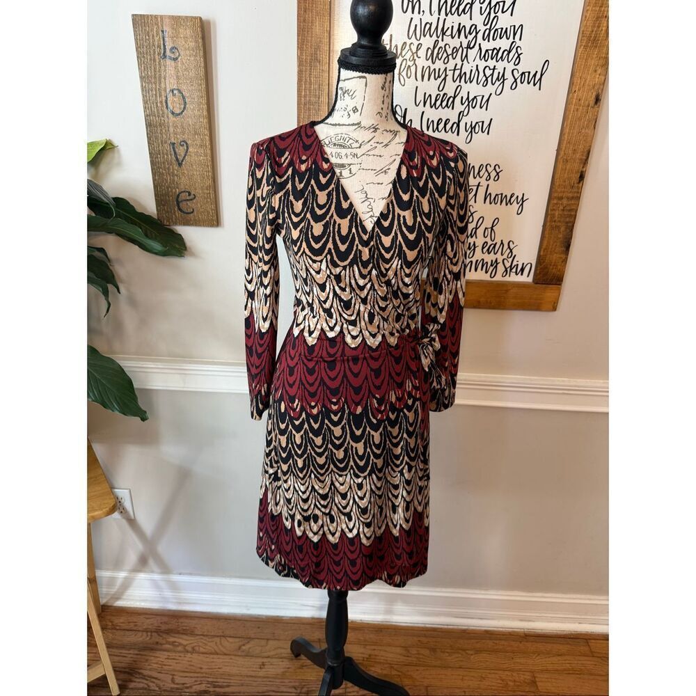 BCBGMaxazria WomenโsโAdele Printed Jersey Long Sleeve Wrap Dress Camel Size XS